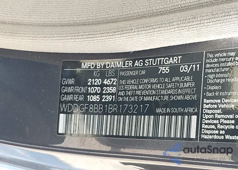 2011 Mercedes-Benz C 300 Luxury 4Matic/Sport 4Matic z USA, uszkodzony, nr VIN WDDGF8BB1BR173217